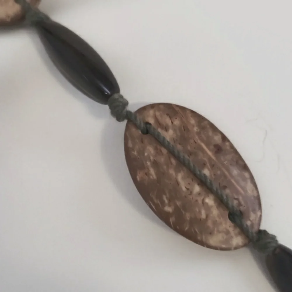 Elegant Tan and Black Beaded Belt - Picture 8 of 15